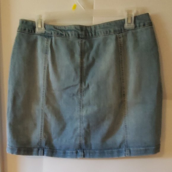 Guess Women's Blue Denim Mini Skirt Embroidered Floral Applique Button Up Size L - Picture 10 of 13